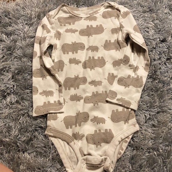 Set of 7 Carter’s onesies - Picture 6 of 8